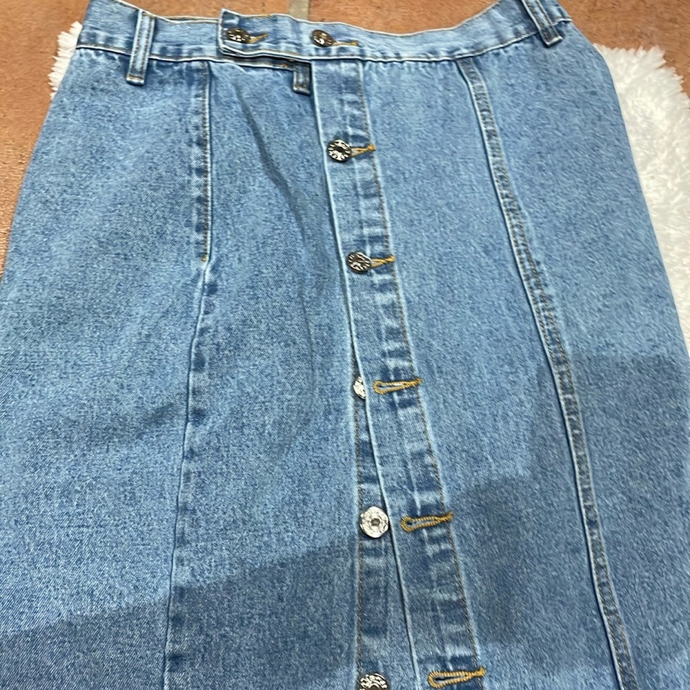 Midi Jean skirt with buttons size 6 (medium) never used